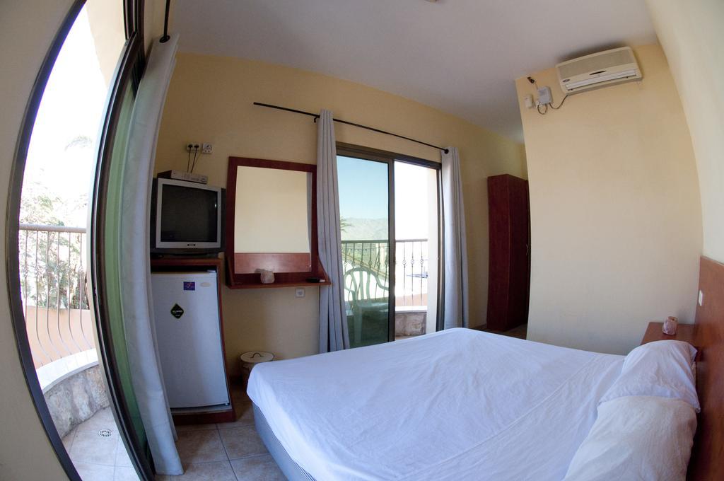 Faulty Towers Hotel Eilat Zimmer foto