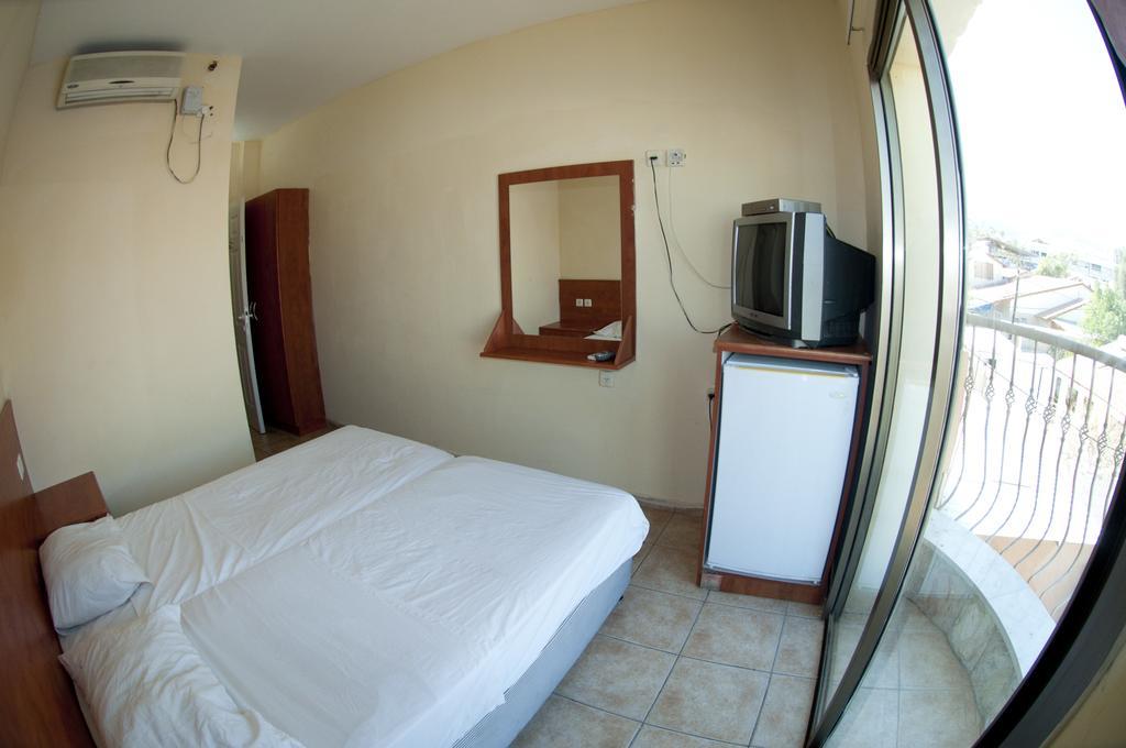 Faulty Towers Hotel Eilat Zimmer foto