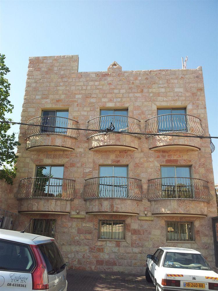 Faulty Towers Hotel Eilat Exterior foto